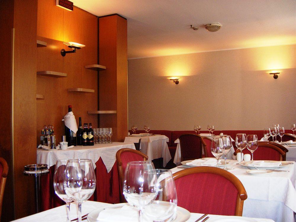 Una Hotels Century Milano Exterior photo